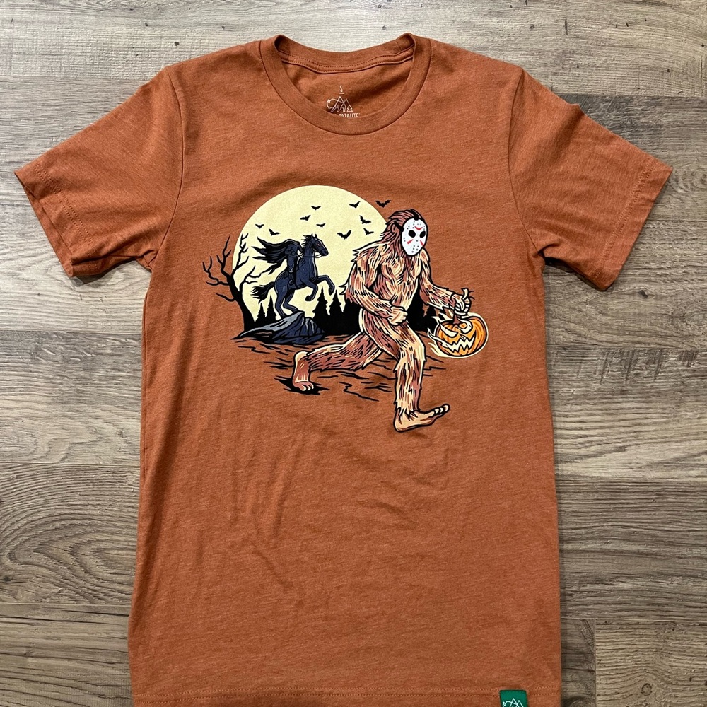 Limited run Wild Tribute unisex S “Halloween Legend” T shirt - heather orange